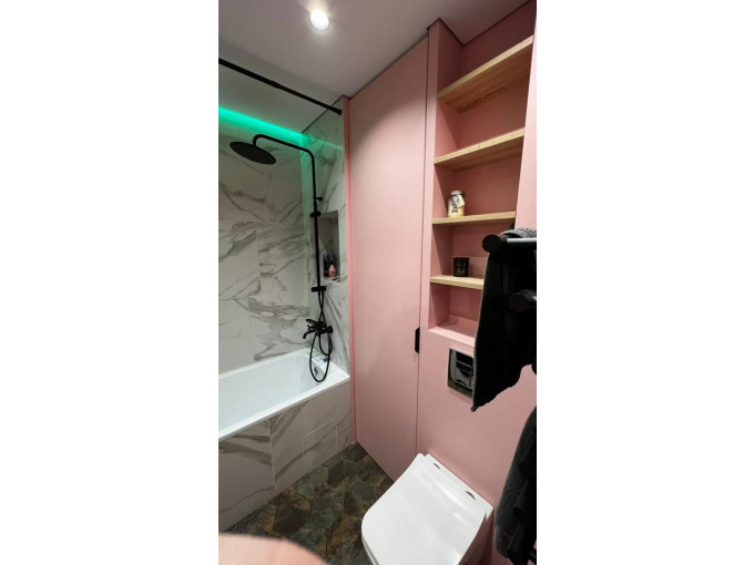 Мебель для ванной в розовом цвете - фото - 6