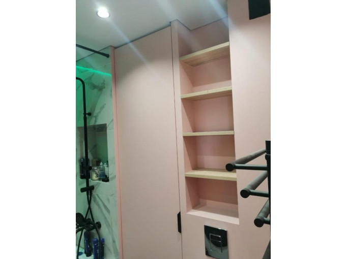 Мебель для ванной в розовом цвете - фото - 1