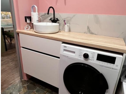 Мебель для ванной в розовом цвете - фото - 7